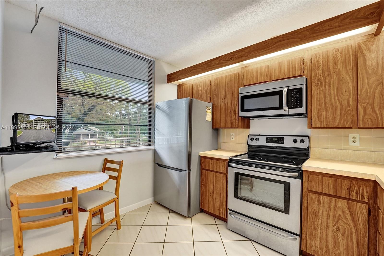 Real estate property located at 1526 Whitehall Dr #206, Broward, Condo 13 Of Whitehall Con, Davie, FL