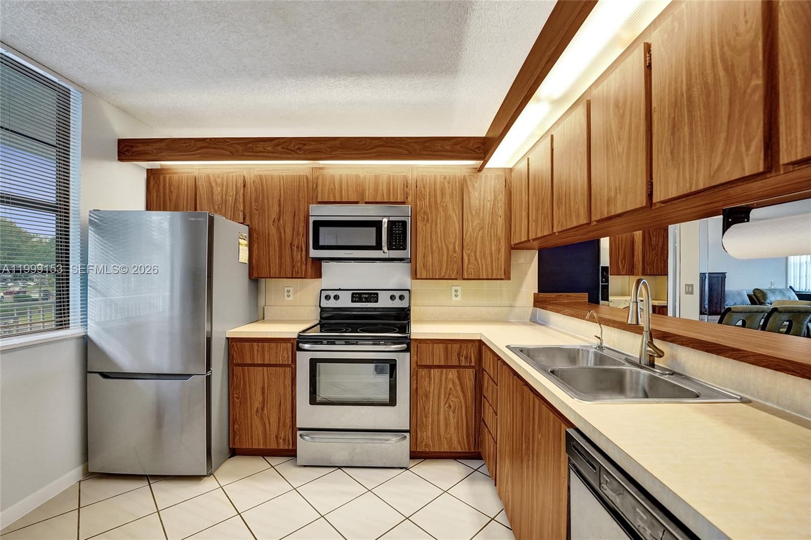 Real estate property located at 1526 Whitehall Dr #206, Broward, Condo 13 Of Whitehall Con, Davie, FL