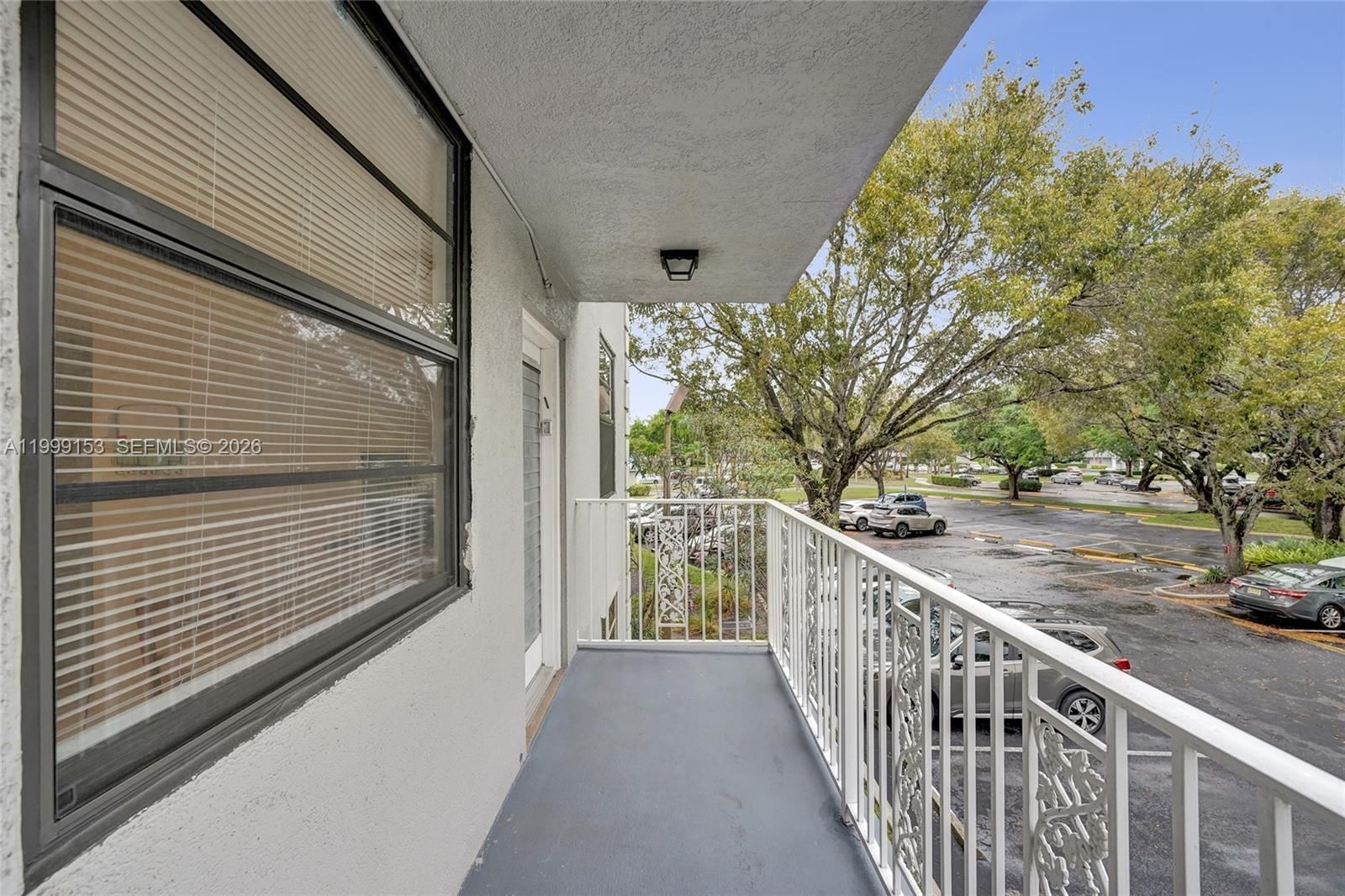 Real estate property located at 1526 Whitehall Dr #206, Broward, Condo 13 Of Whitehall Con, Davie, FL