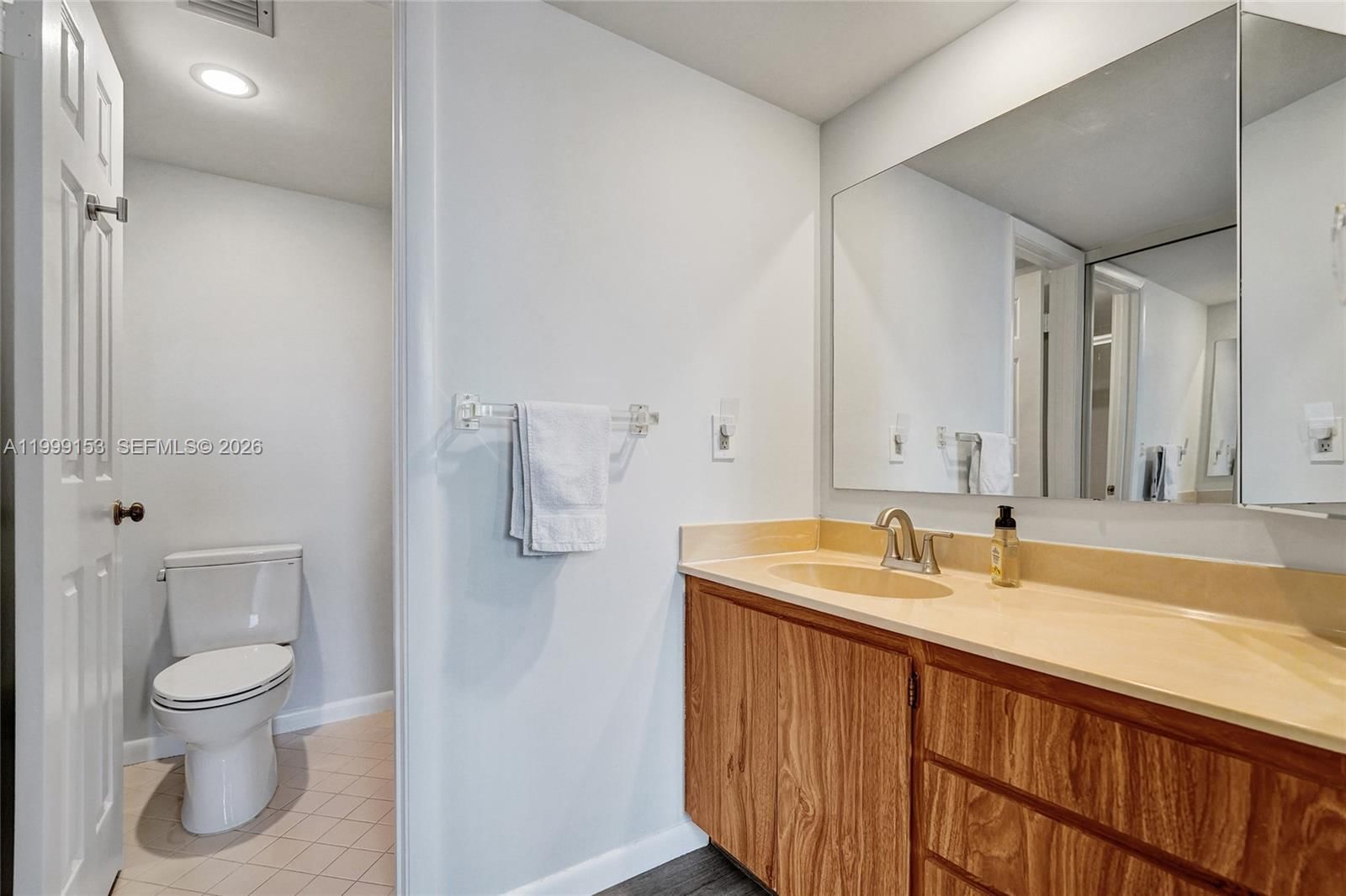 Real estate property located at 1526 Whitehall Dr #206, Broward, Condo 13 Of Whitehall Con, Davie, FL