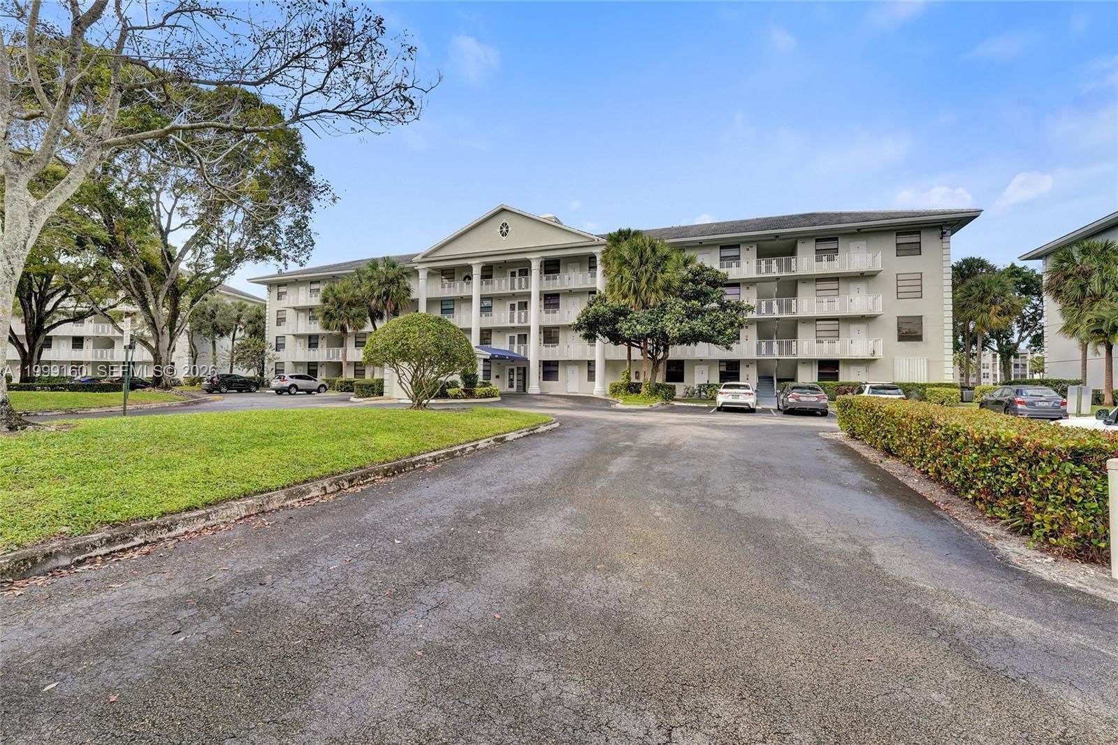 Real estate property located at 1703 Whitehall Dr #205, Broward, Condo 26 Of Whitehall Con, Davie, FL