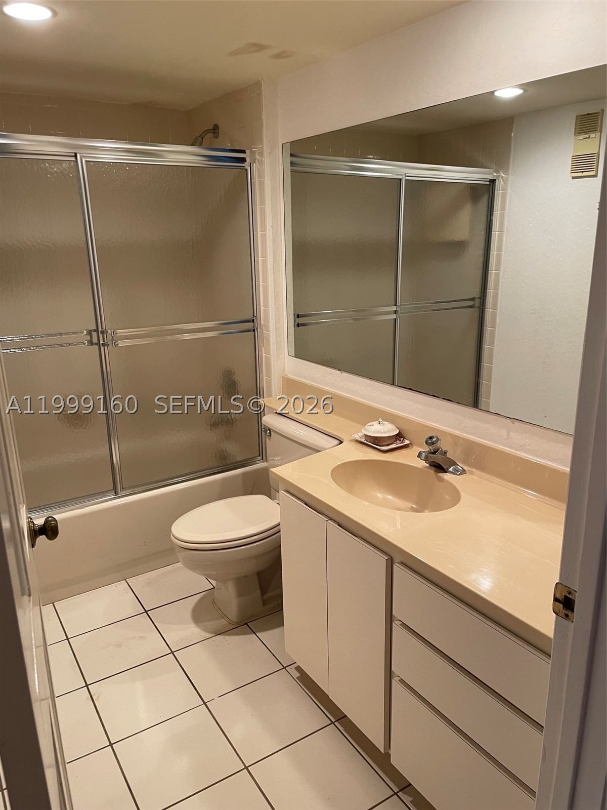 Real estate property located at 1703 Whitehall Dr #205, Broward, Condo 26 Of Whitehall Con, Davie, FL