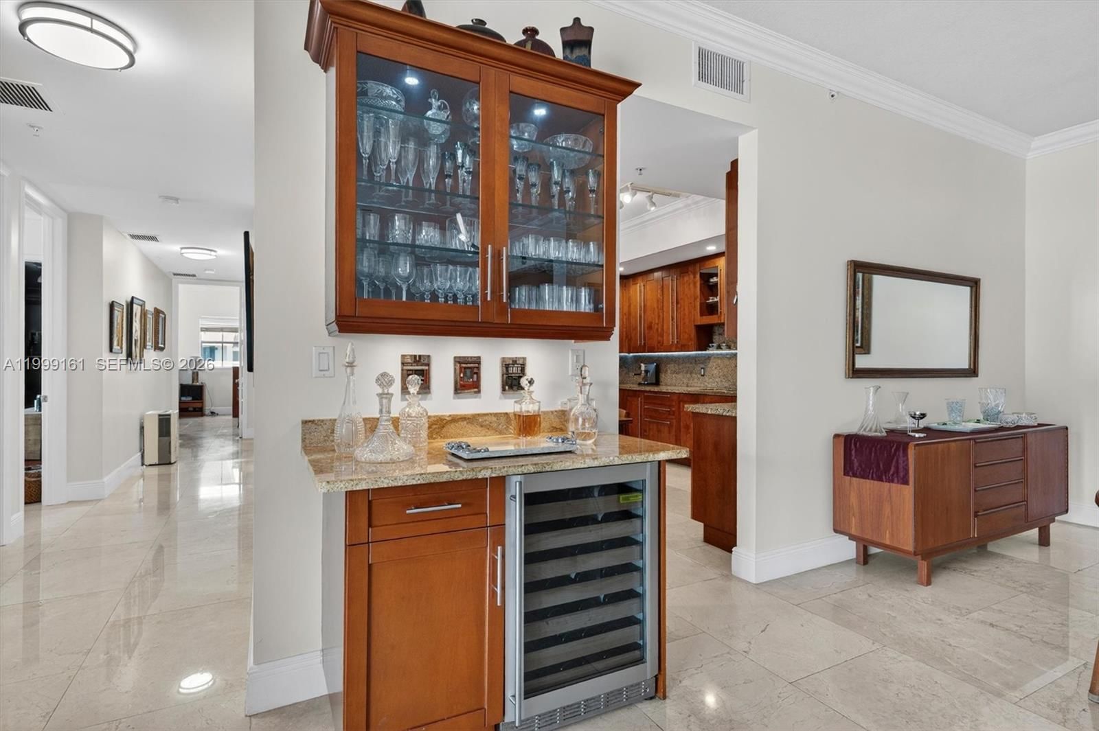 Real estate property located at 650 Valencia Ave #302, Miami-dade, Valencia Grande Condo, Coral Gables, FL