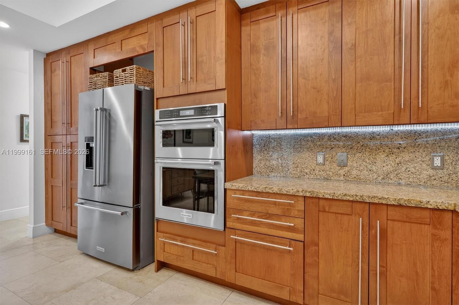 Real estate property located at 650 Valencia Ave #302, Miami-dade, Valencia Grande Condo, Coral Gables, FL