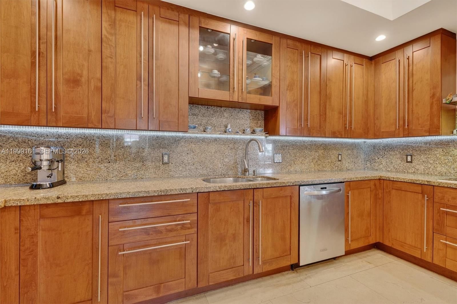 Real estate property located at 650 Valencia Ave #302, Miami-dade, Valencia Grande Condo, Coral Gables, FL