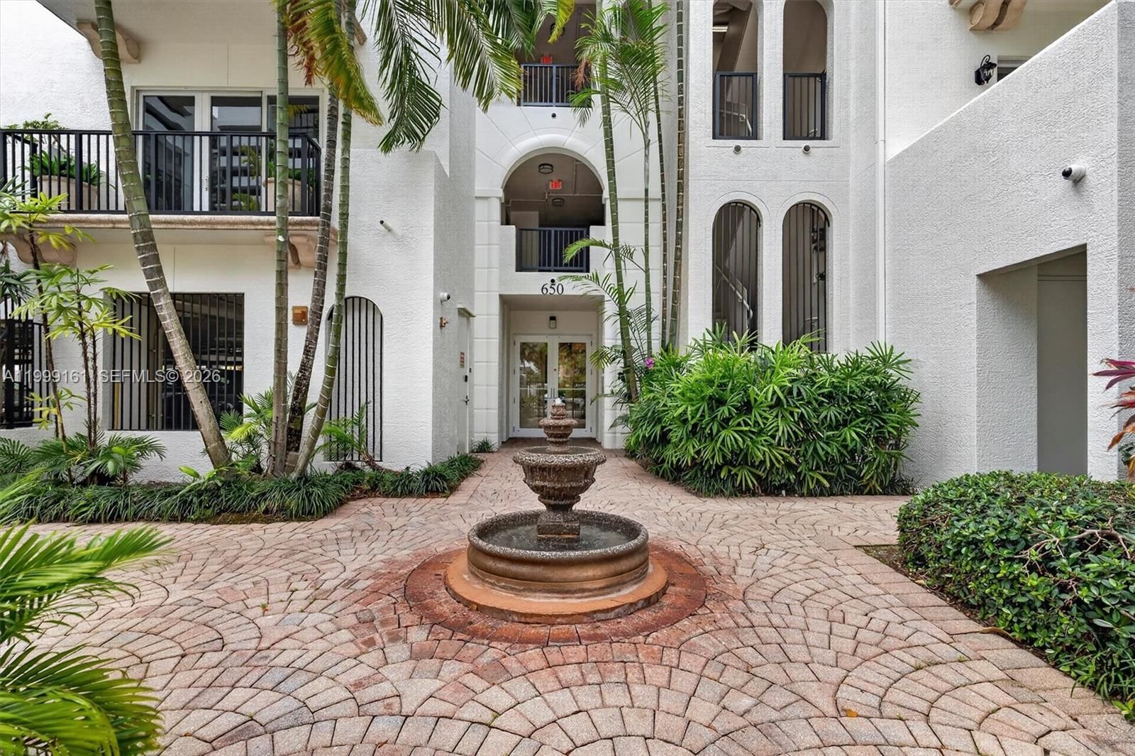 Real estate property located at 650 Valencia Ave #302, Miami-dade, Valencia Grande Condo, Coral Gables, FL