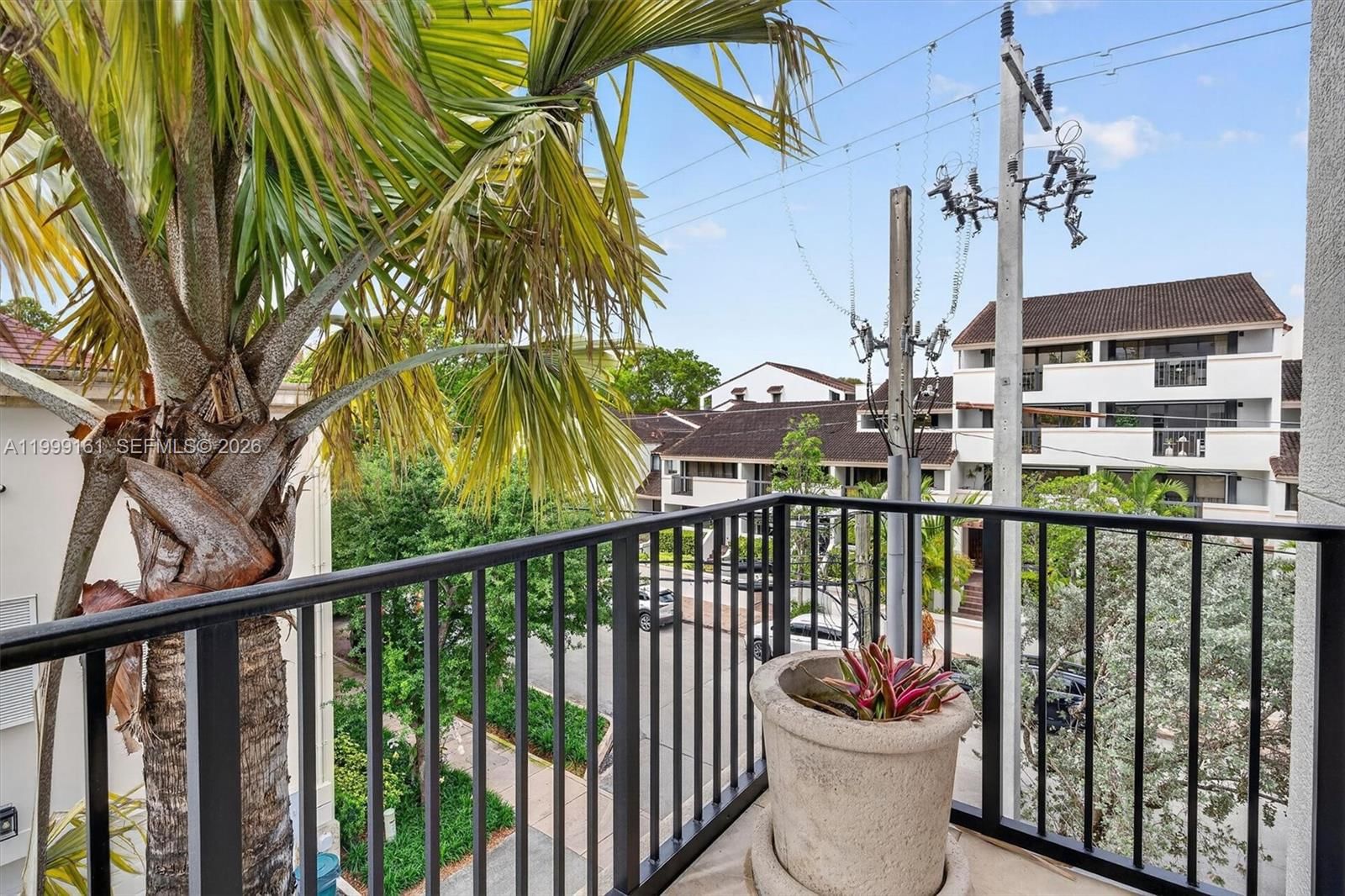 Real estate property located at 650 Valencia Ave #302, Miami-dade, Valencia Grande Condo, Coral Gables, FL