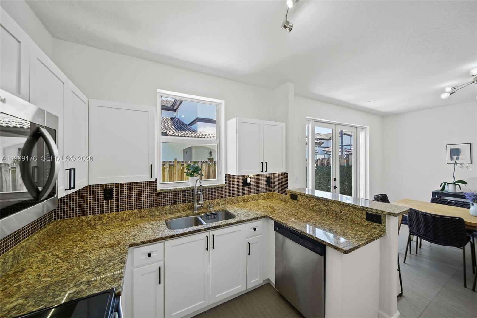 Real estate property located at 11613 78th St, Miami-dade, Doral Isles North Sec Two, Doral, FL