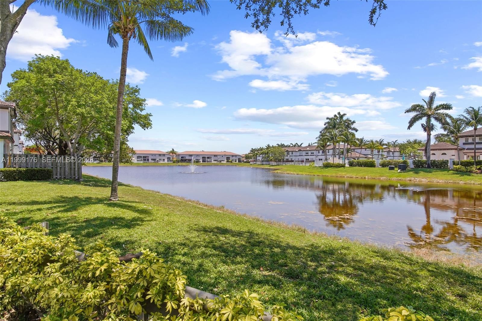 Real estate property located at 11613 78th St, Miami-dade, Doral Isles North Sec Two, Doral, FL