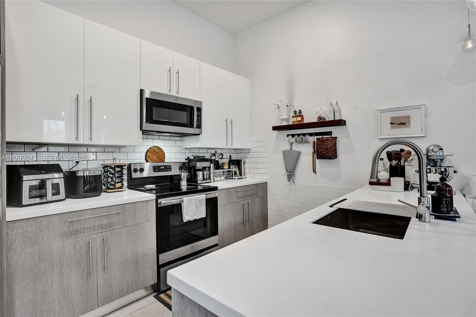 Real estate property located at 4373 9th St, Broward, Plantation Business Park, Plantation, FL