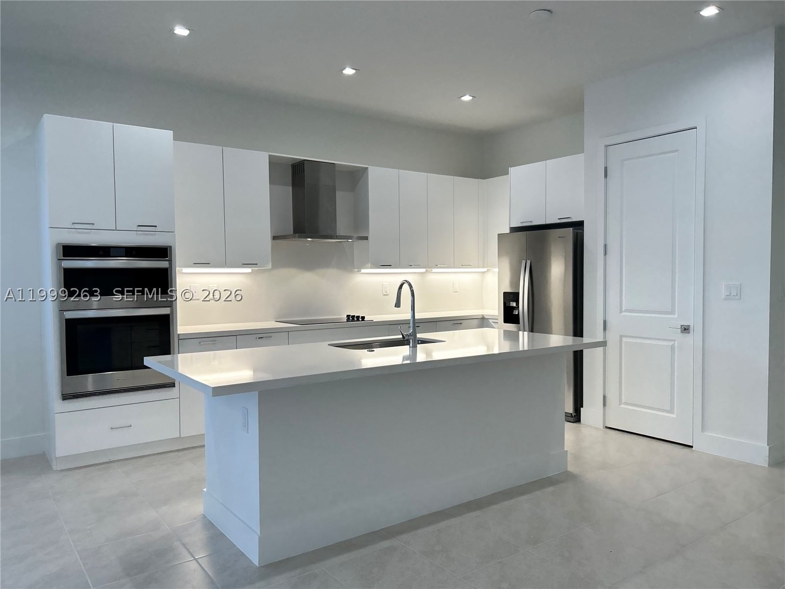 Real estate property located at 8037 46th Ter, Miami-dade, Canarias East, Doral, FL