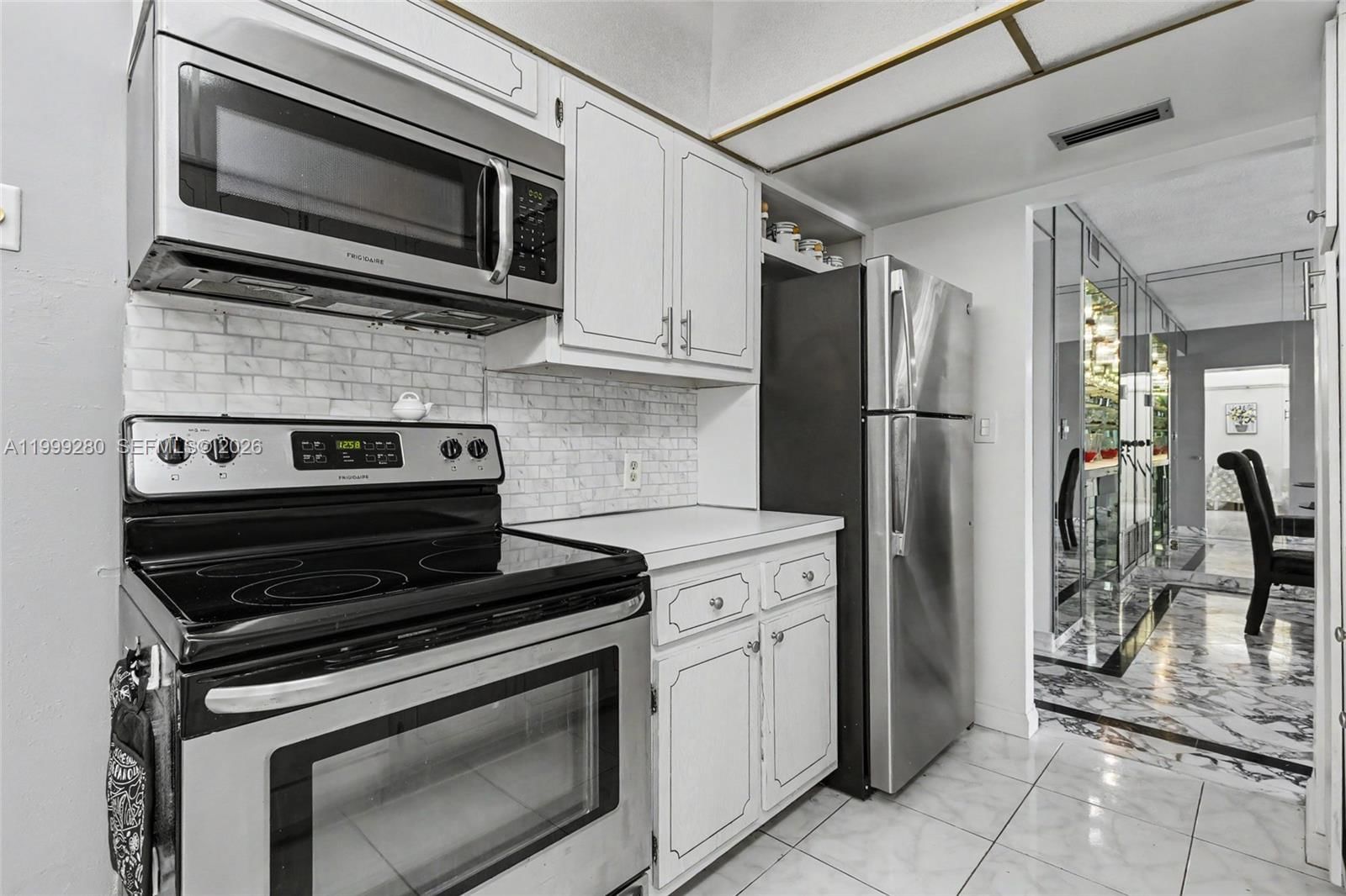 Real estate property located at 4330 Hillcrest Dr #405, Broward, Hillcrest East No 23 Cond, Hollywood, FL