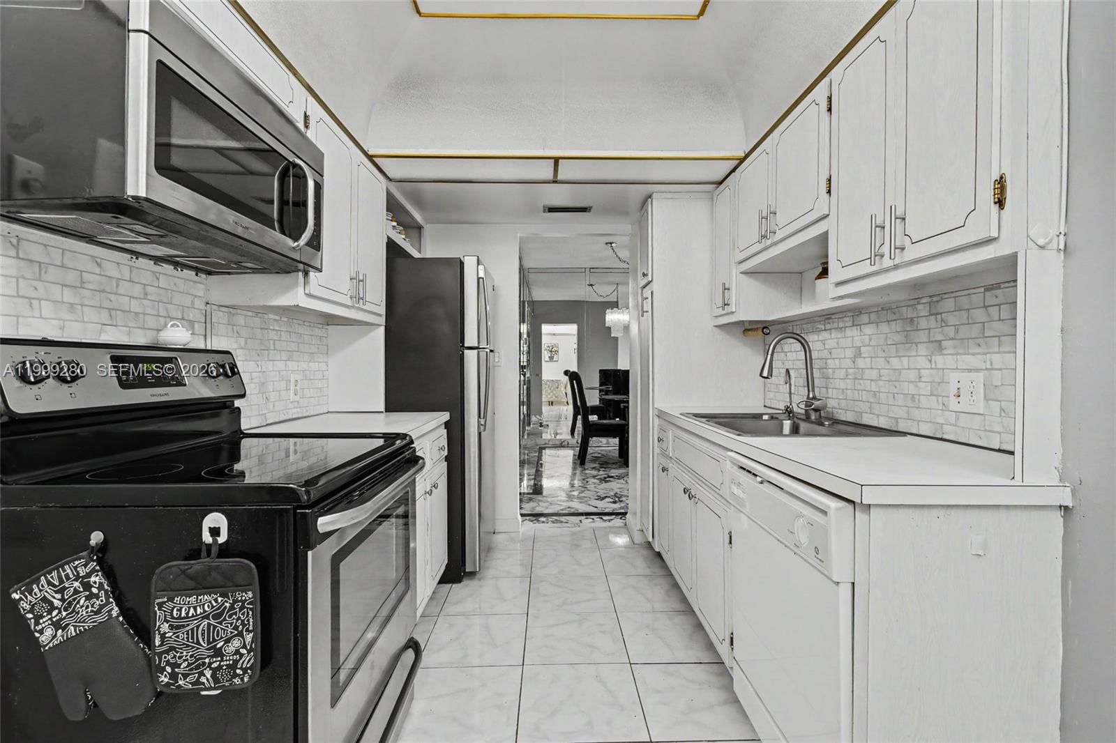 Real estate property located at 4330 Hillcrest Dr #405, Broward, Hillcrest East No 23 Cond, Hollywood, FL