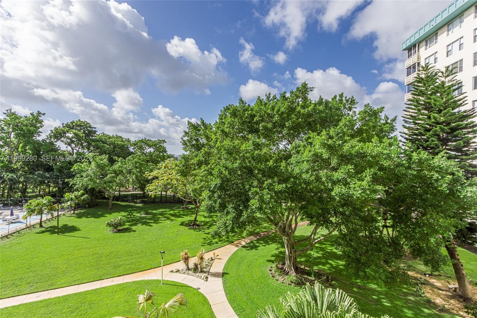 Real estate property located at 4330 Hillcrest Dr #405, Broward, Hillcrest East No 23 Cond, Hollywood, FL