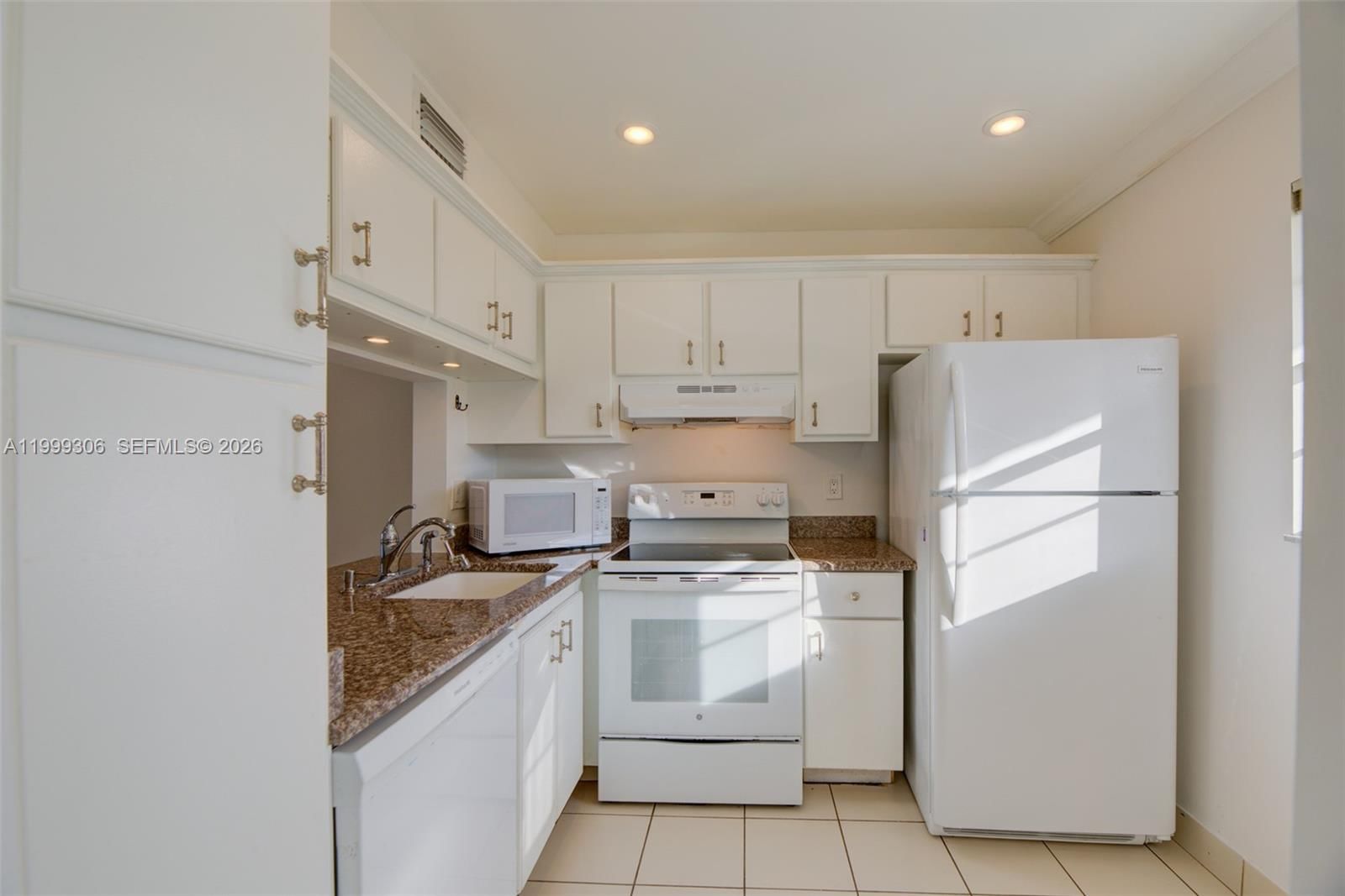 Real estate property located at 9311 Orange Grove Dr #211, Broward, Poinciana 14 Pine Island, Davie, FL