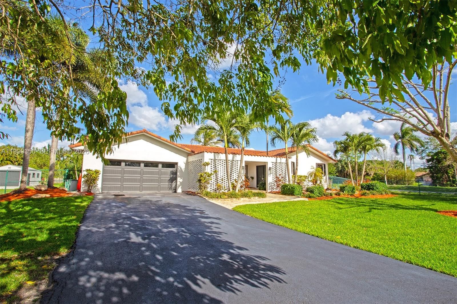 Real estate property located at 5520 163rd Ave, Broward, Chambers Land Co Sub Se1/, Southwest Ranches, FL