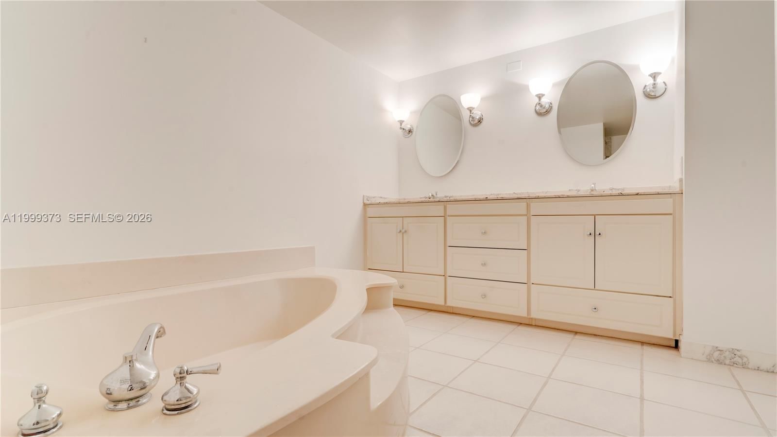 Real estate property located at 4000 Towerside Ter #908, Miami-dade, The Towers Of Quayside Co, Miami, FL