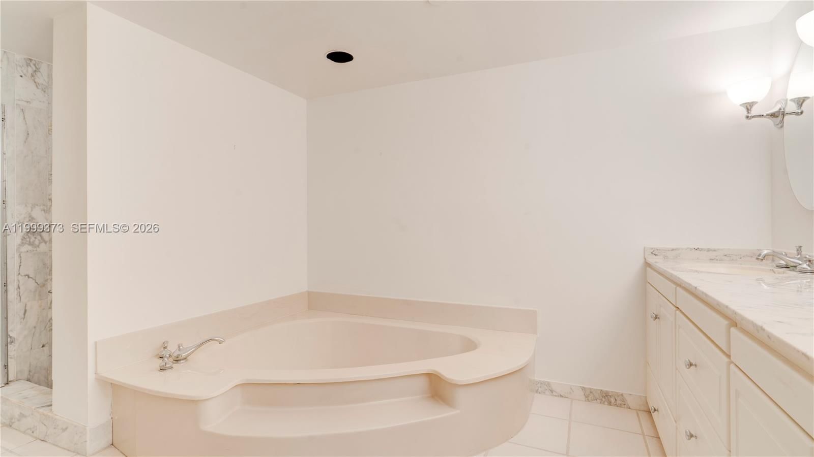 Real estate property located at 4000 Towerside Ter #908, Miami-dade, The Towers Of Quayside Co, Miami, FL