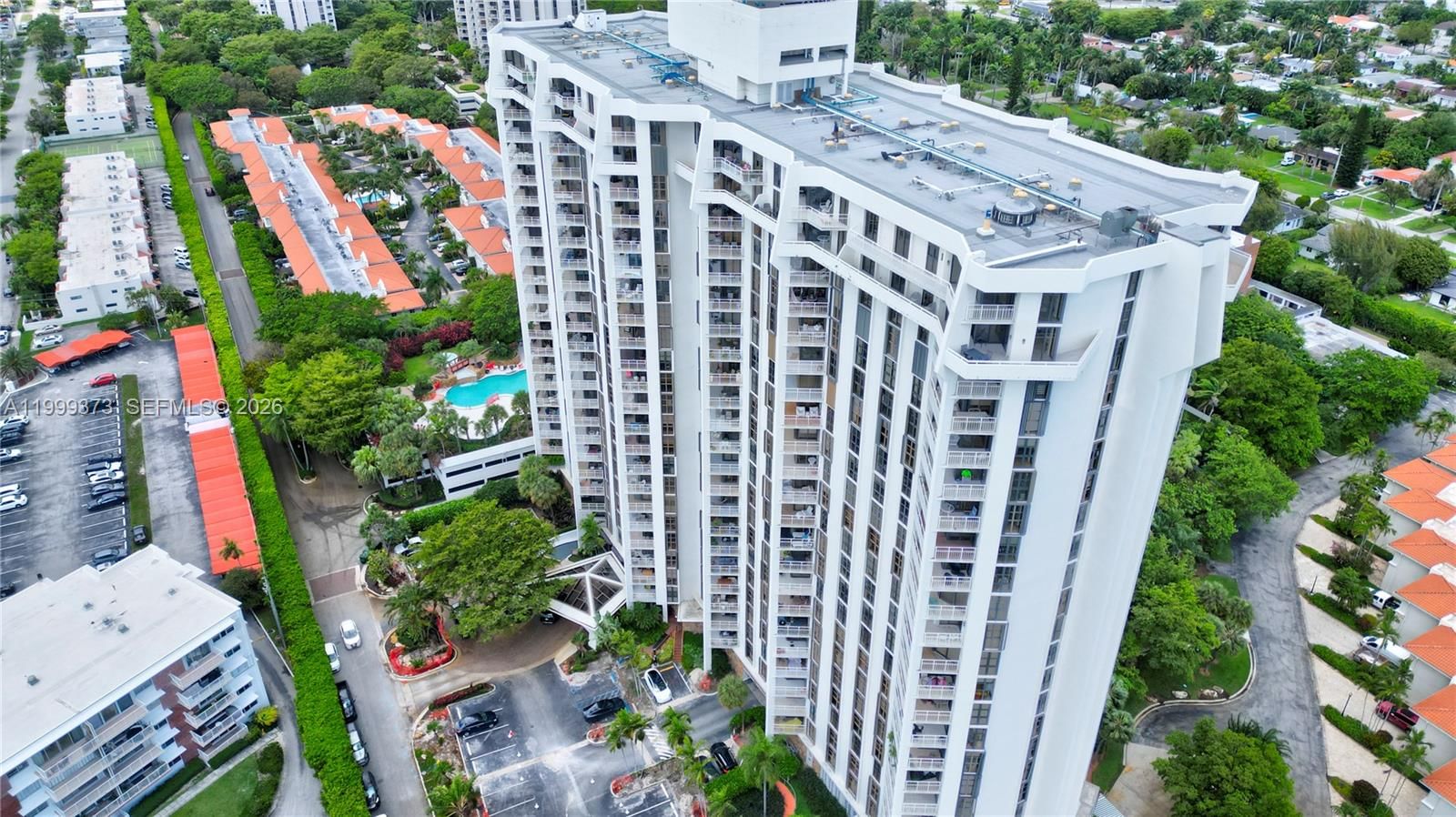 Real estate property located at 4000 Towerside Ter #908, Miami-dade, The Towers Of Quayside Co, Miami, FL