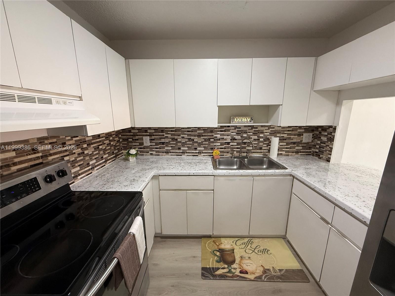 Real estate property located at 1900 68th St B203, Miami-dade, Los Arboles Condo, Hialeah, FL