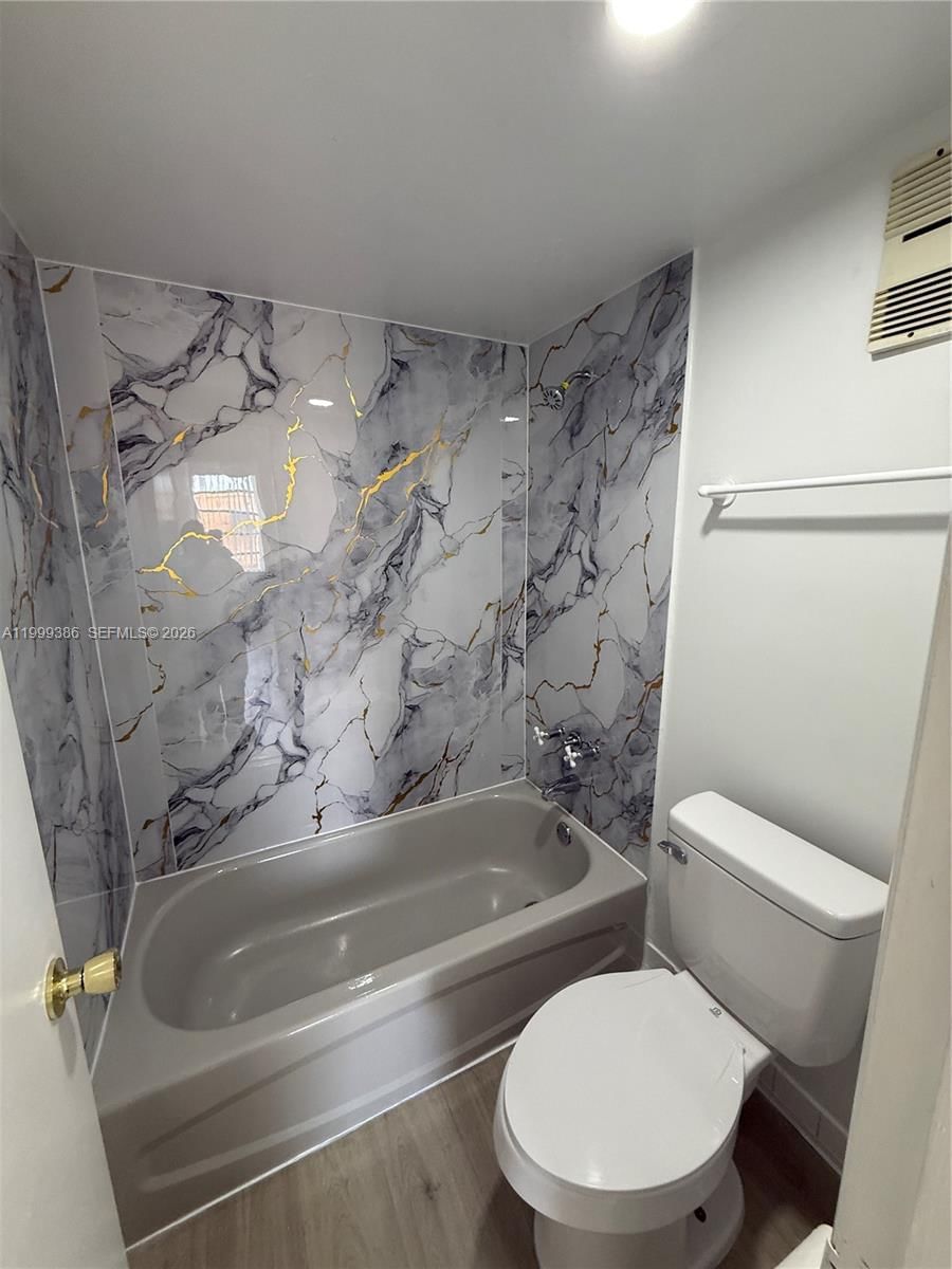 Real estate property located at 1900 68th St B203, Miami-dade, Los Arboles Condo, Hialeah, FL