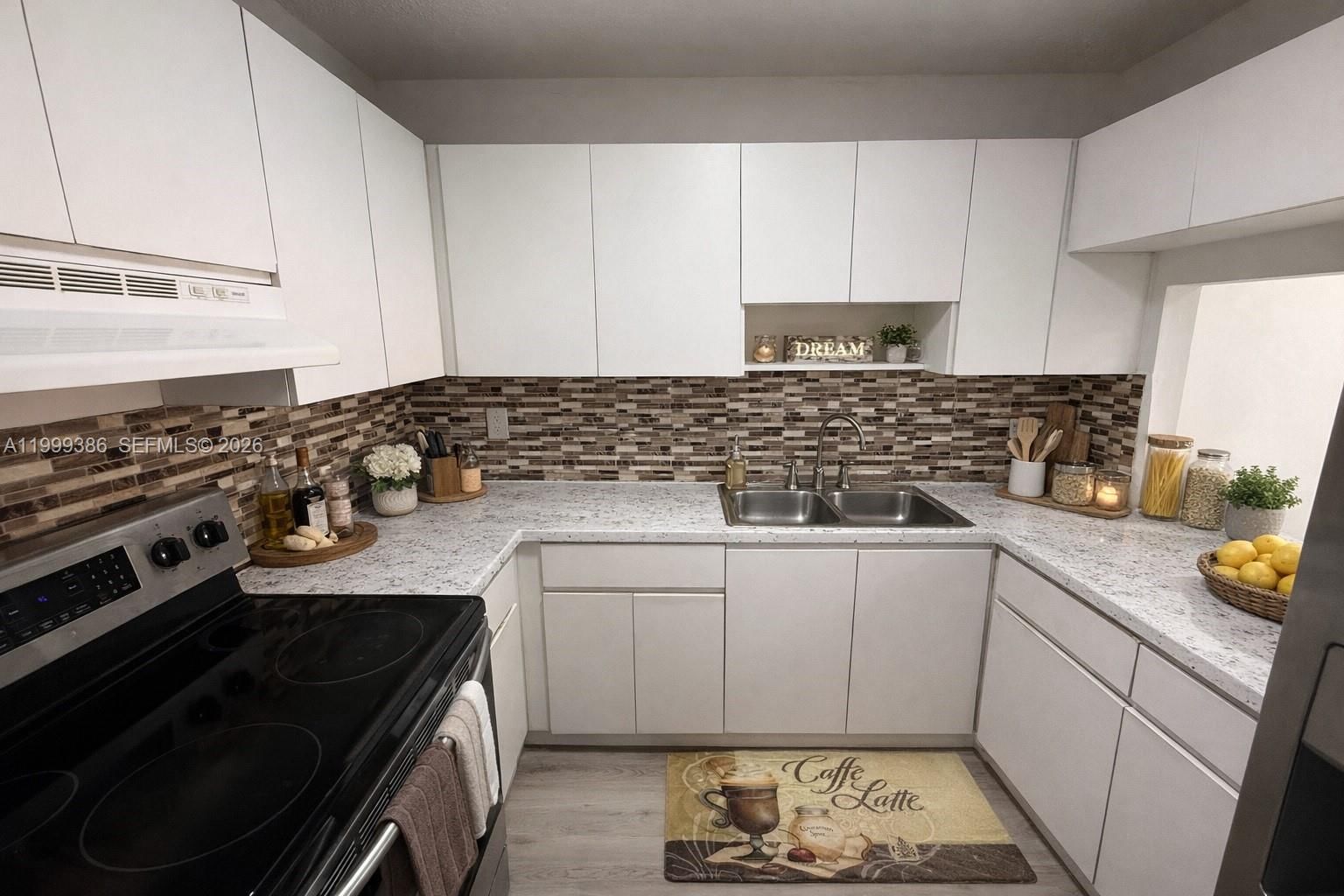 Real estate property located at 1900 68th St B203, Miami-dade, Los Arboles Condo, Hialeah, FL