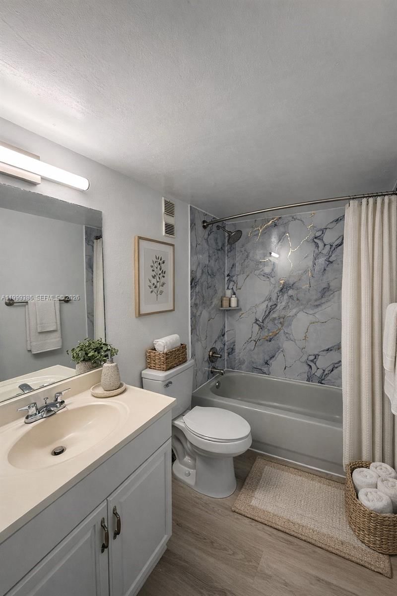 Real estate property located at 1900 68th St B203, Miami-dade, Los Arboles Condo, Hialeah, FL