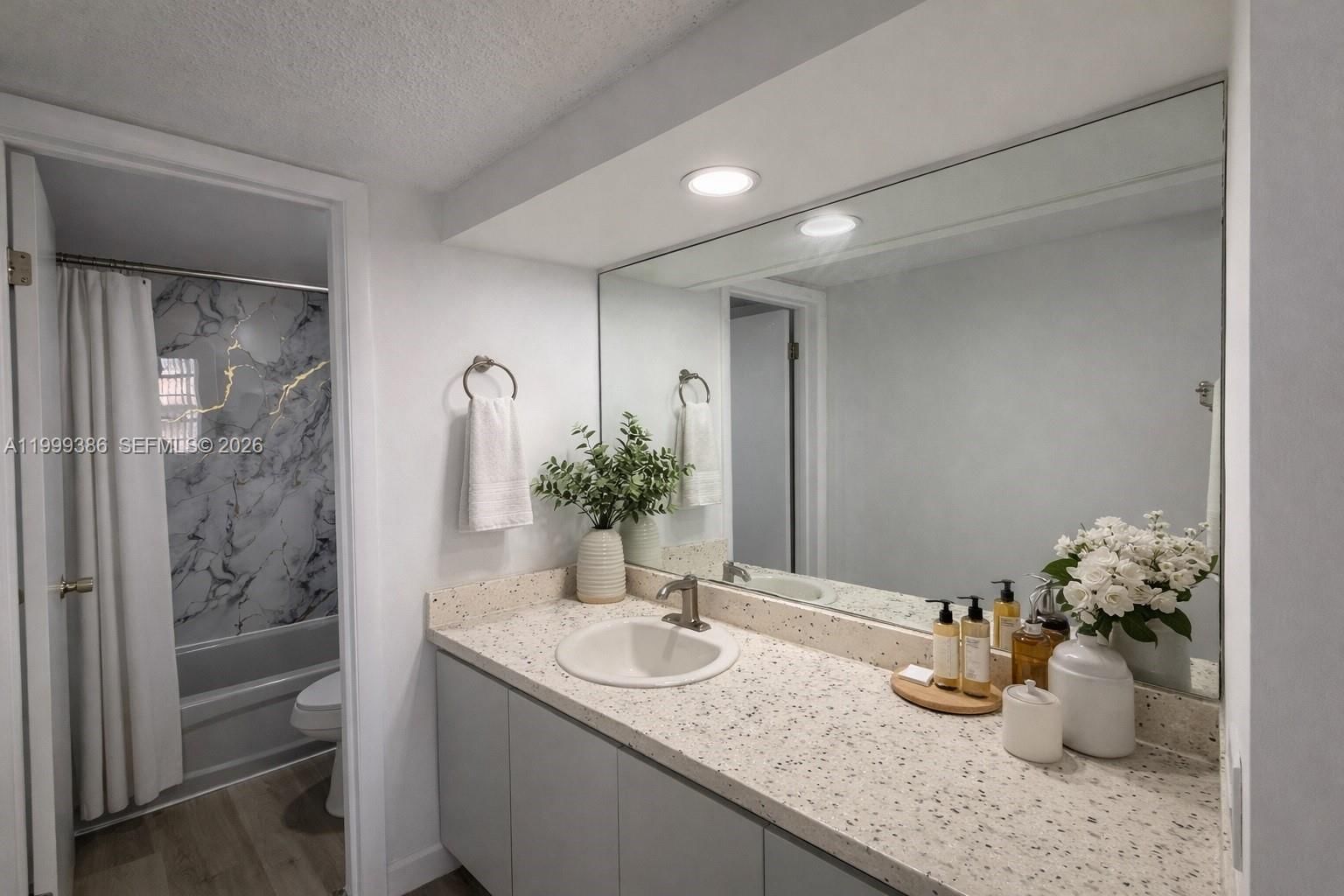 Real estate property located at 1900 68th St B203, Miami-dade, Los Arboles Condo, Hialeah, FL