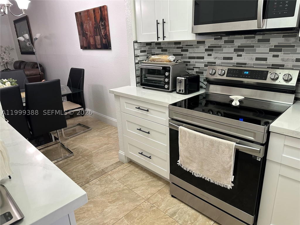Real estate property located at 8021 Sunrise Lakes Dr #101, Broward, Sunrise Lakes 32 Condo, Sunrise, FL