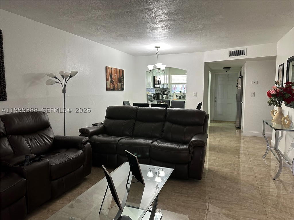 Real estate property located at 8021 Sunrise Lakes Dr #101, Broward, Sunrise Lakes 32 Condo, Sunrise, FL