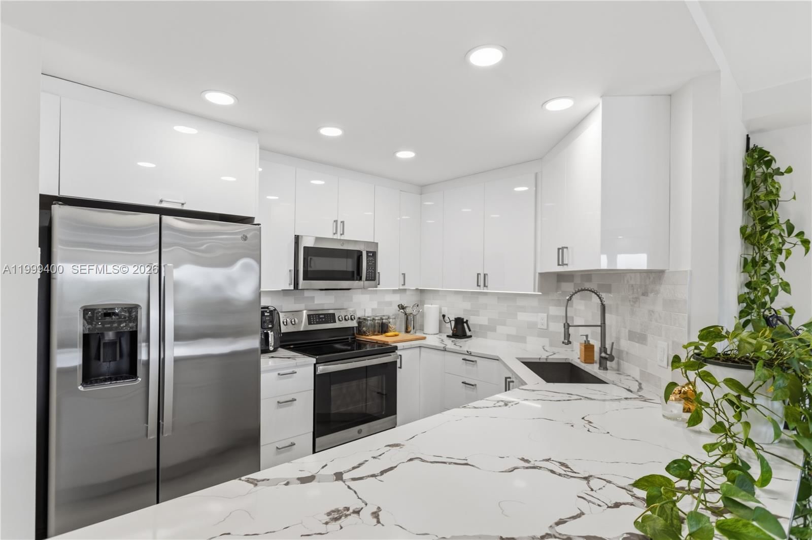 Real estate property located at 340 Sunset Dr #407, Broward, Essex Tower Condo, Fort Lauderdale, FL