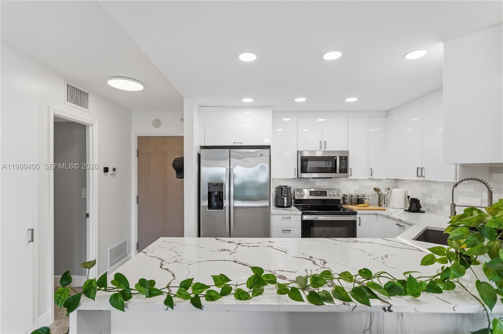 Real estate property located at 340 Sunset Dr #407, Broward, Essex Tower Condo, Fort Lauderdale, FL