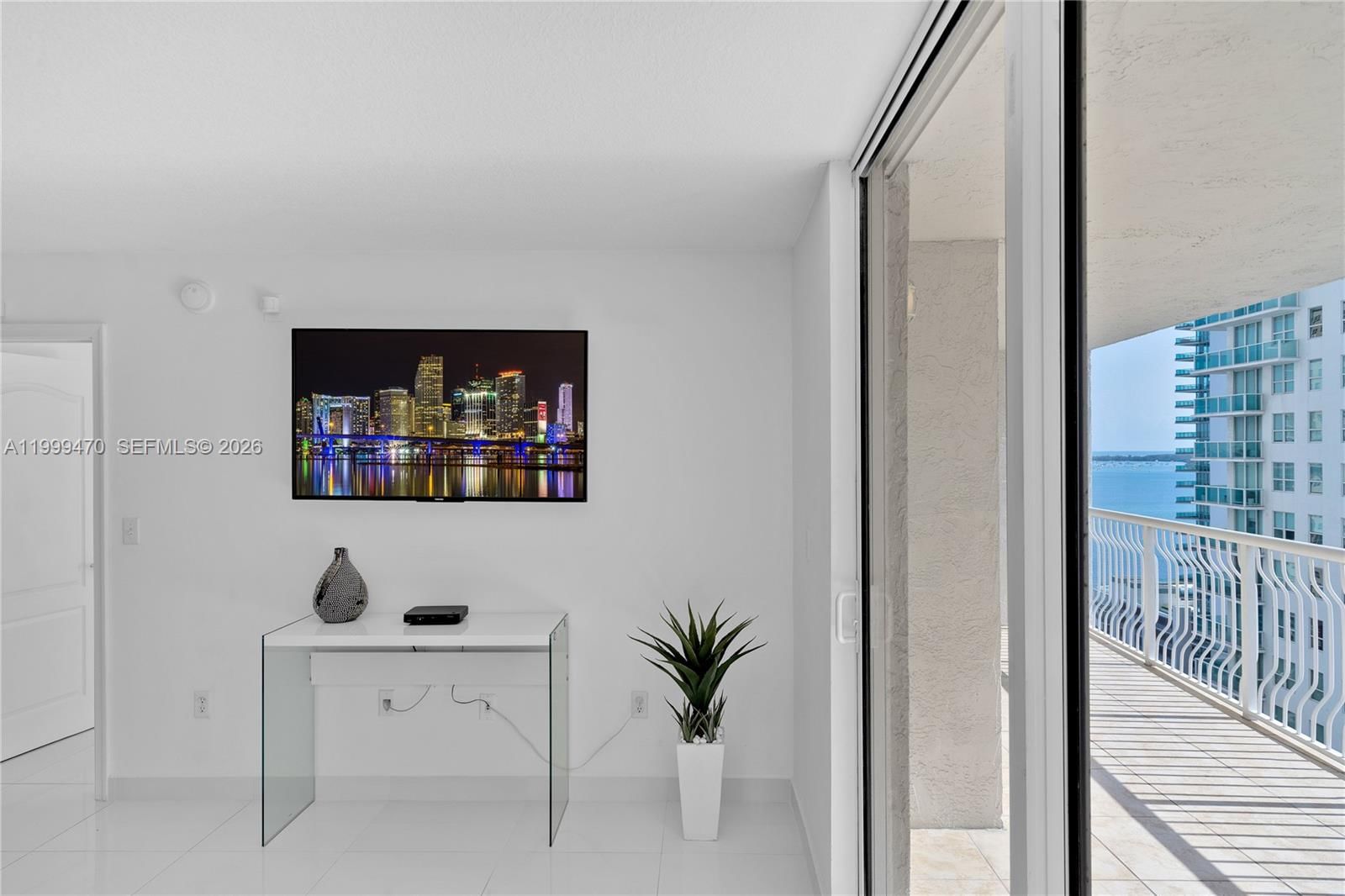 Real estate property located at 1200 Brickell Bay Dr #2017, Miami-dade, The Club At Brickell Bay, Miami, FL