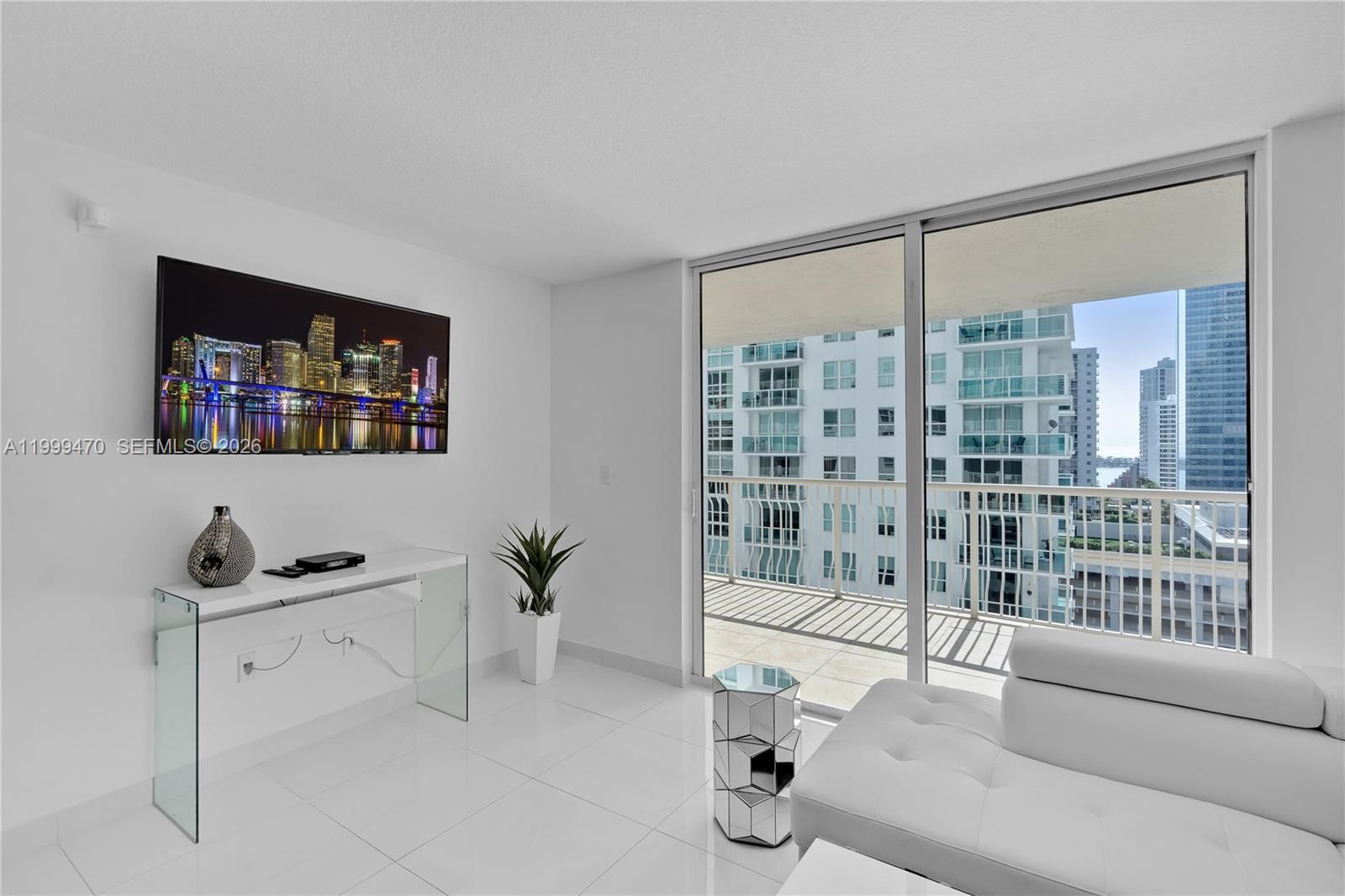 Real estate property located at 1200 Brickell Bay Dr #2017, Miami-dade, The Club At Brickell Bay, Miami, FL