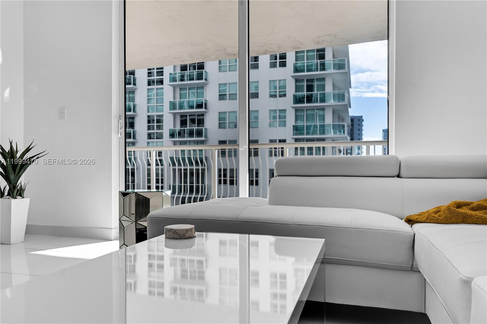 Real estate property located at 1200 Brickell Bay Dr #2017, Miami-dade, The Club At Brickell Bay, Miami, FL