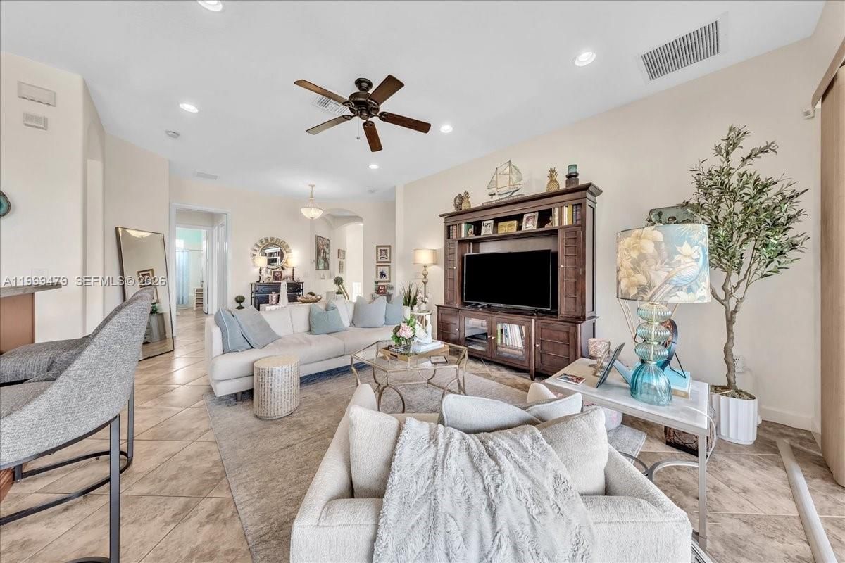 Real estate property located at 8275 127th Ln #34-F, Broward, Cypress Pointe Iv At Hero, Parkland, FL