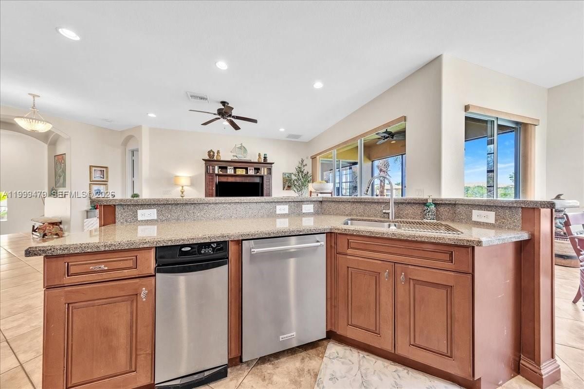 Real estate property located at 8275 127th Ln #34-F, Broward, Cypress Pointe Iv At Hero, Parkland, FL