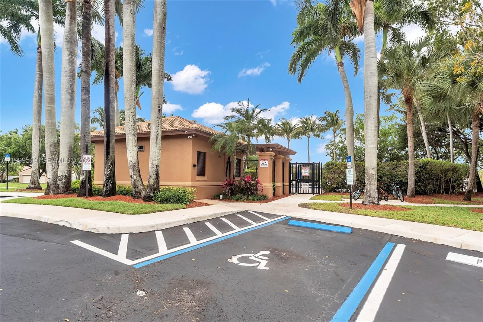 Real estate property located at 1492 Veracruz Ln #4-4, Broward, Sectors 3 & 4 Boundary Pl, Weston, FL