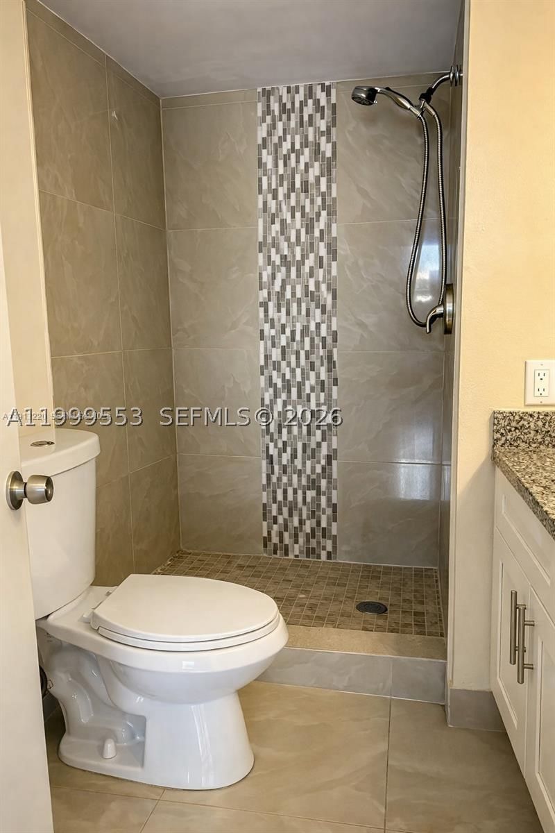Real estate property located at 8901 Sunrise Lakes Blvd #204, Broward, Sunrise Lakes 82 Condo, Sunrise, FL