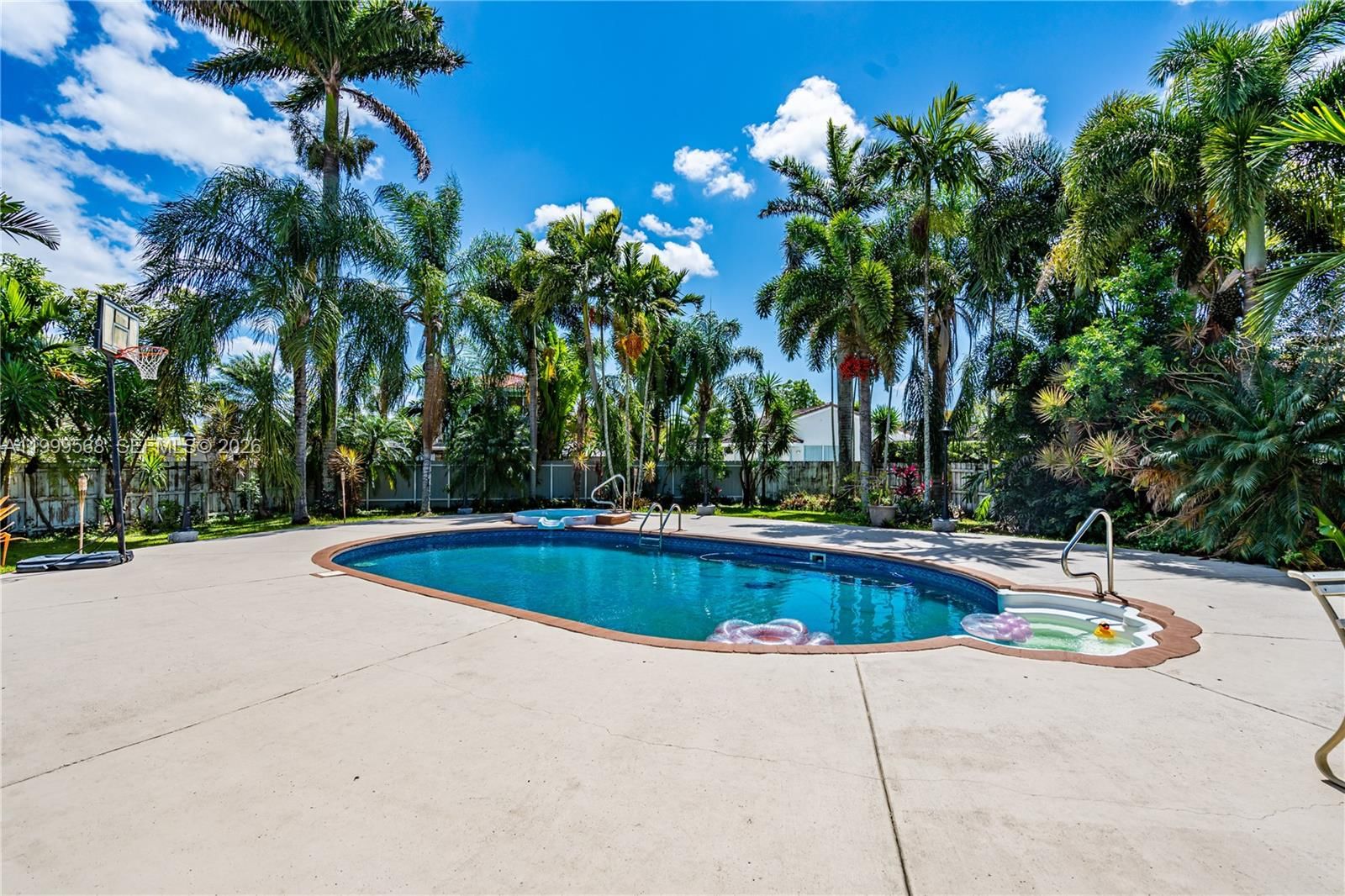 Real estate property located at 13790 174th St, Miami-dade, Weitzer Serena Lakes Esta, Miami, FL