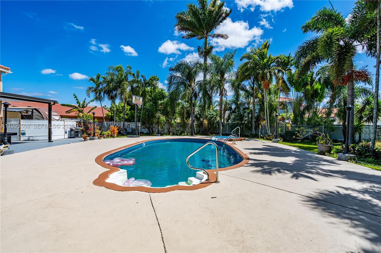 Real estate property located at 13790 174th St, Miami-dade, Weitzer Serena Lakes Esta, Miami, FL