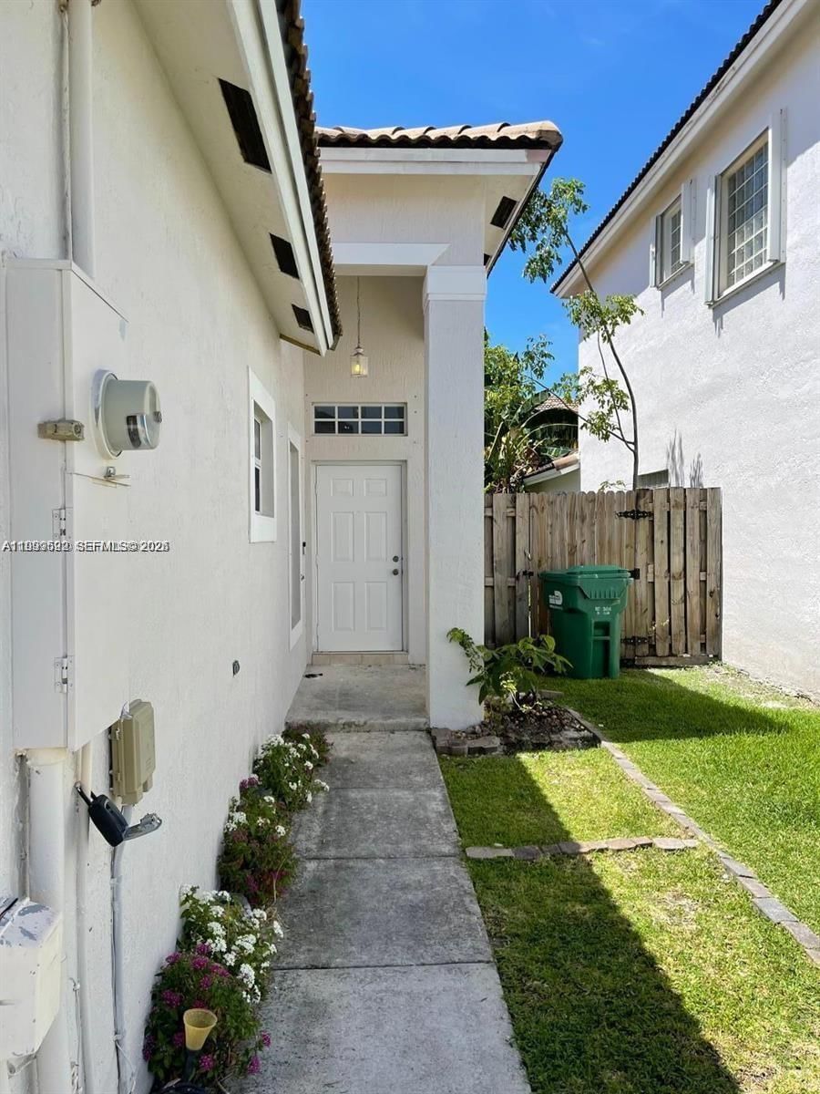 Real estate property located at 8784 213th Ln, Miami-dade, Lakes By The Bay Sec 12, Cutler Bay, FL