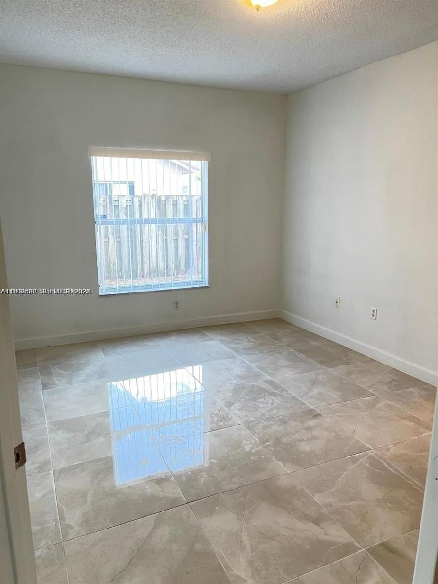 Real estate property located at 8784 213th Ln, Miami-dade, Lakes By The Bay Sec 12, Cutler Bay, FL