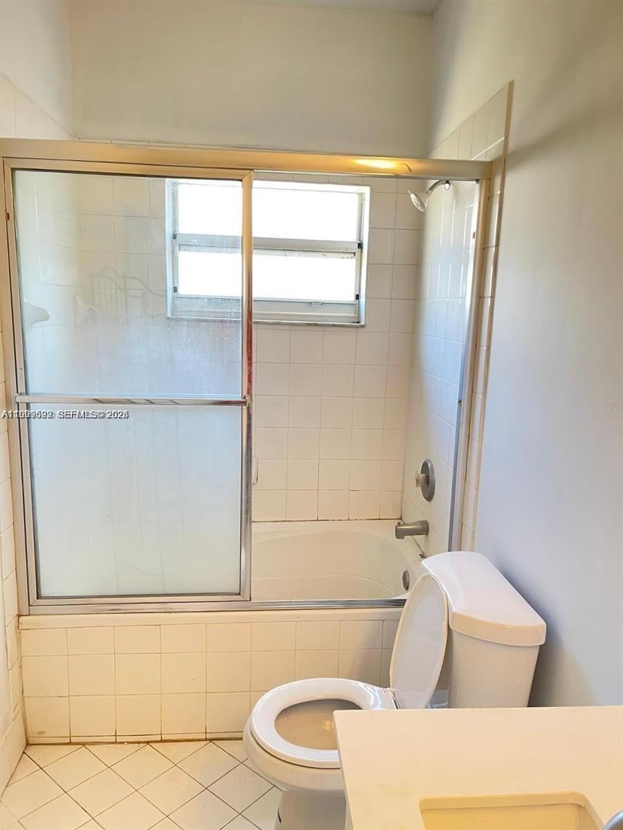 Real estate property located at 8784 213th Ln, Miami-dade, Lakes By The Bay Sec 12, Cutler Bay, FL