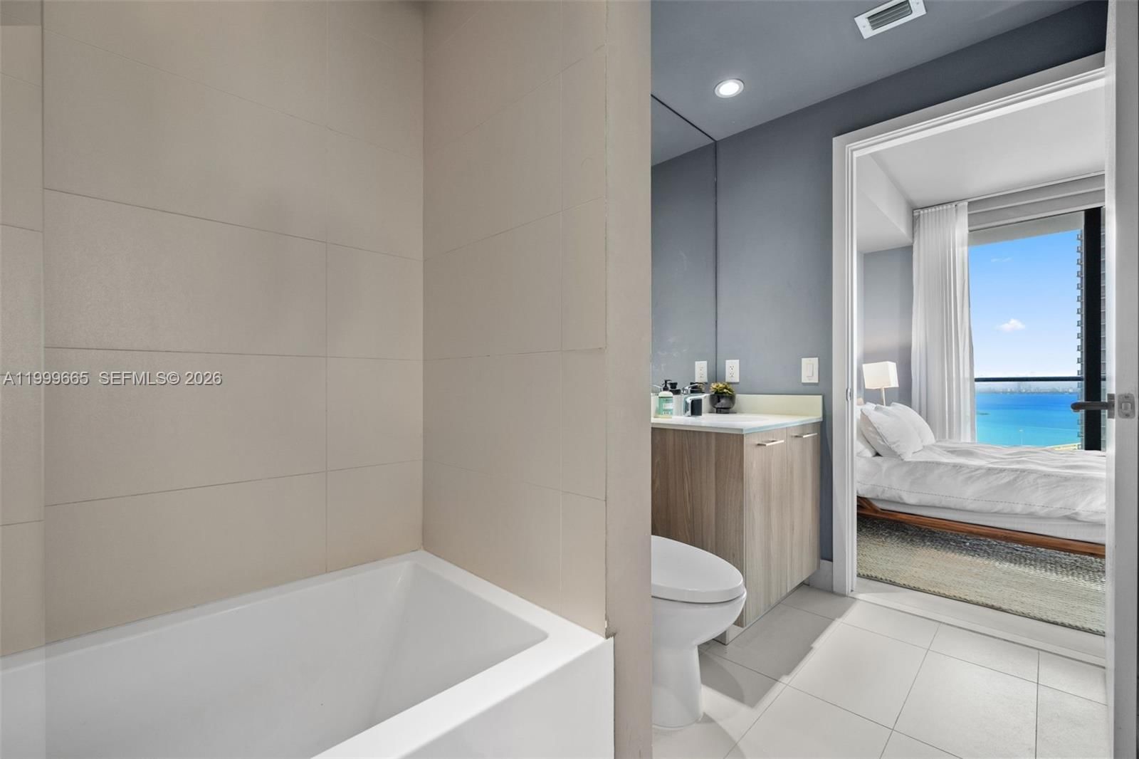 Real estate property located at 501 31st St #2906, Miami-dade, Paraiso Bayviews Condo, Miami, FL