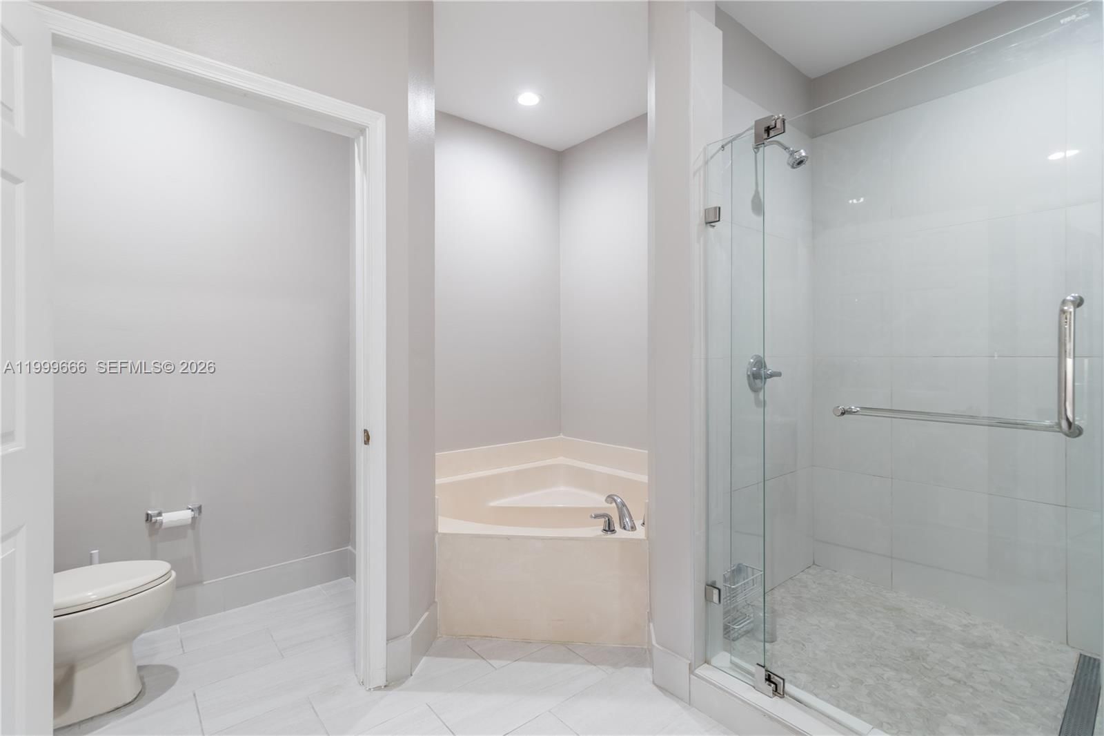 Real estate property located at 1611 Passion Vine Cir #12-2, Broward, Mariposa Pointe At Weston, Weston, FL