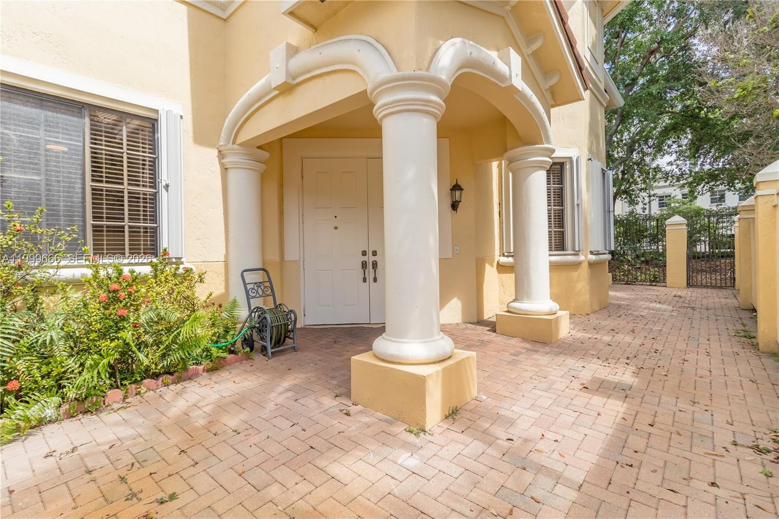 Real estate property located at 1611 Passion Vine Cir #12-2, Broward, Mariposa Pointe At Weston, Weston, FL