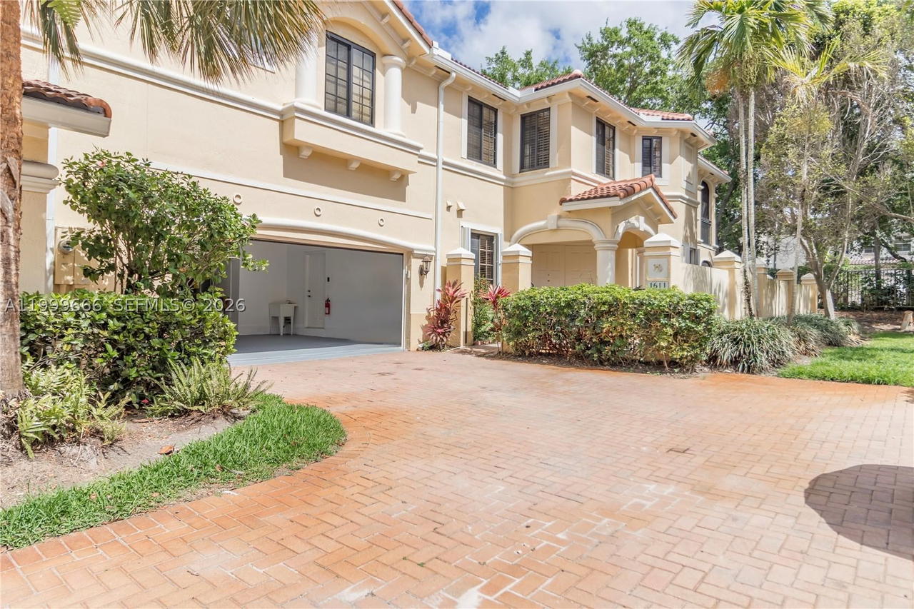 Real estate property located at 1611 Passion Vine Cir #12-2, Broward, Mariposa Pointe At Weston, Weston, FL