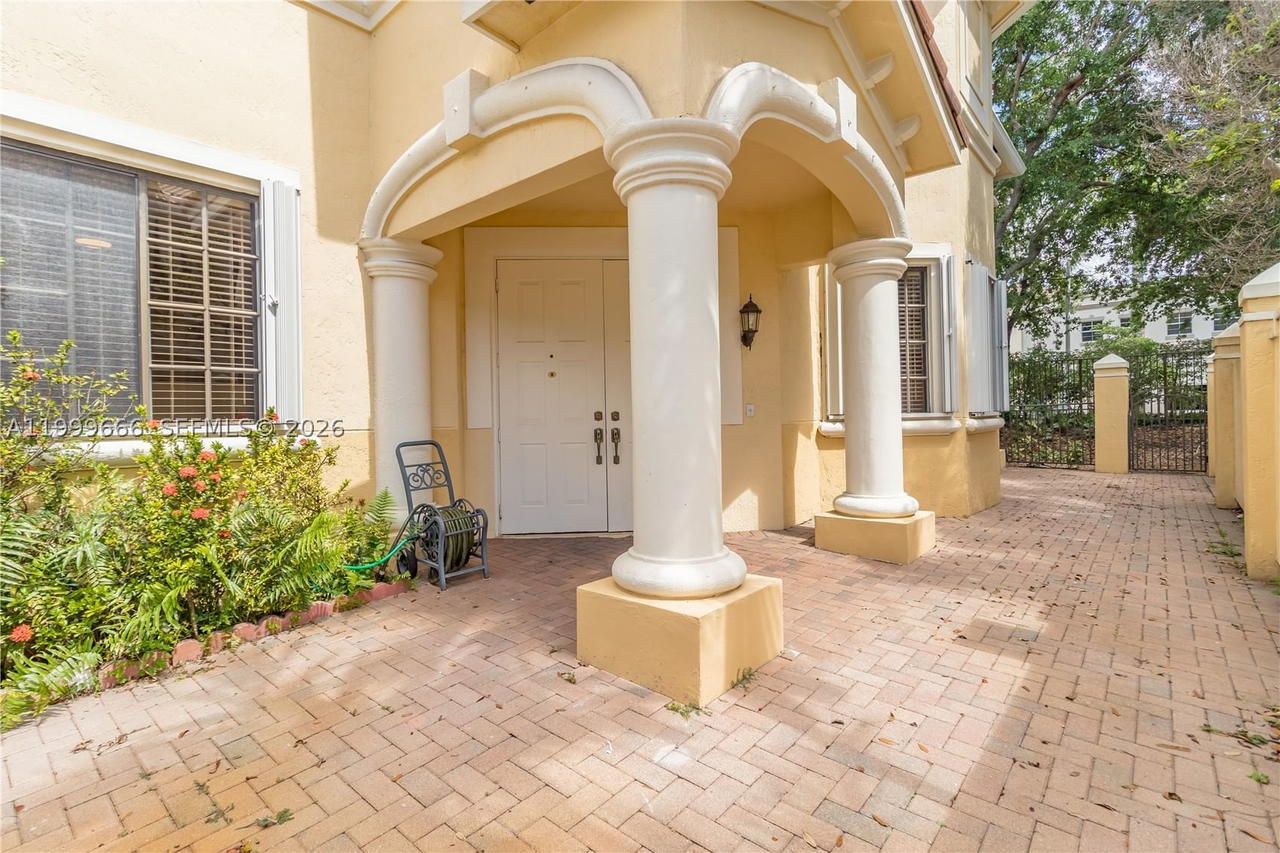 Real estate property located at 1611 Passion Vine Cir #12-2, Broward, Mariposa Pointe At Weston, Weston, FL