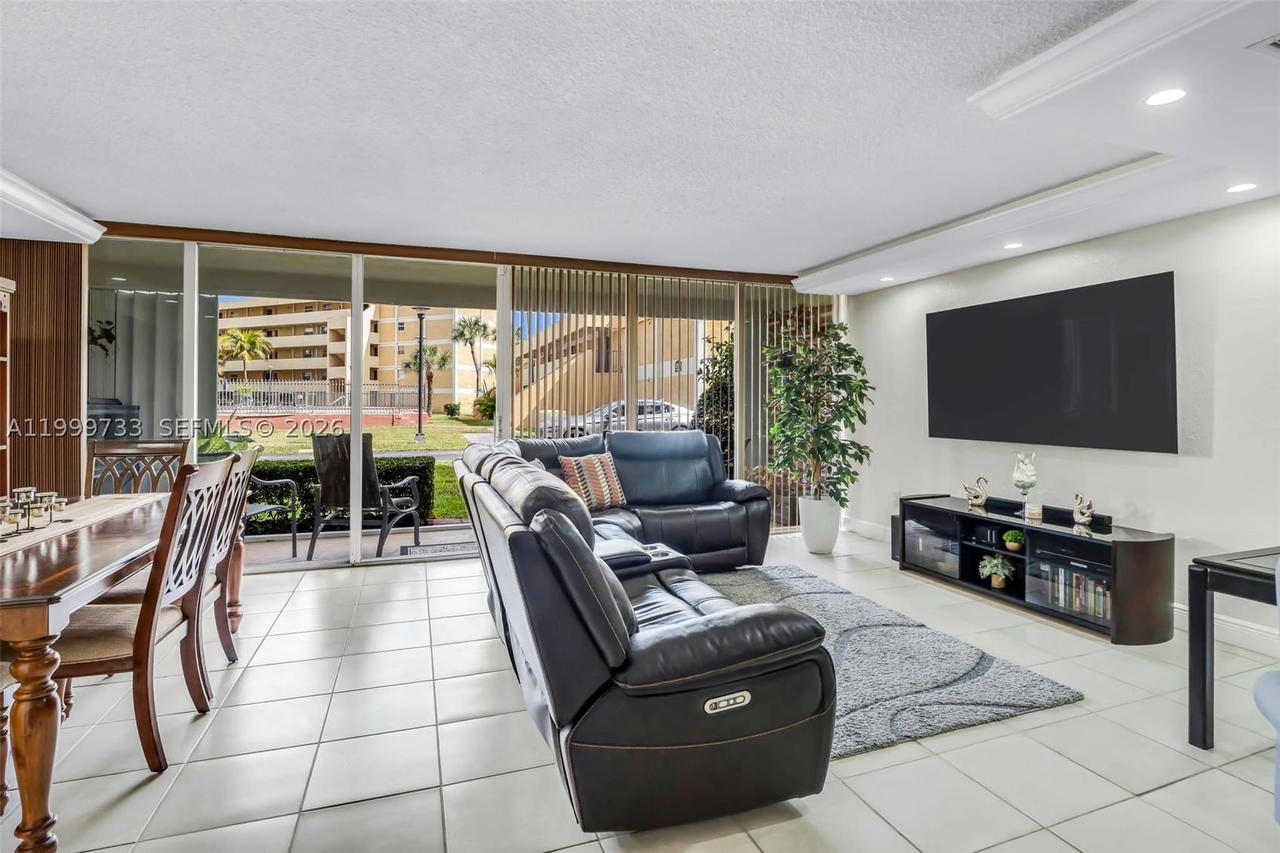 Real estate property located at 9210 Fontainebleau Blvd #104, Miami-dade, Parkview Condo No 1, Miami, FL